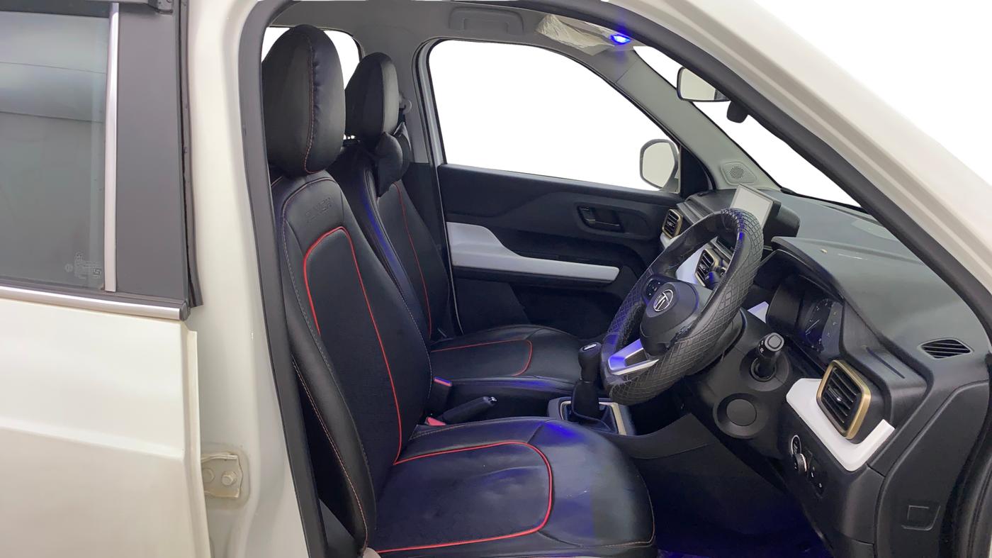 2021 Tata PUNCH ACCOMPLISHED MT, CNG, Manual, 42,828 km, Right Side Front Door Cabin