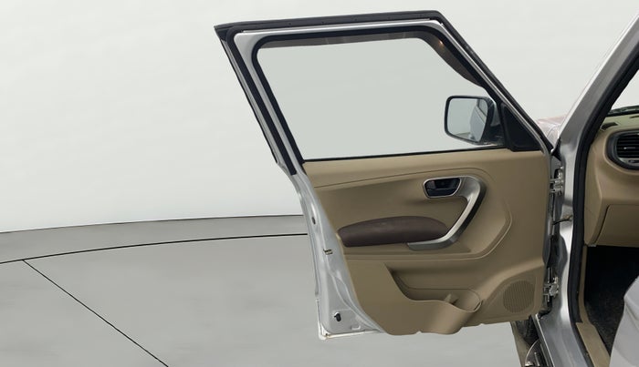 2019 Mahindra TUV300 T10, Diesel, Manual, 32,275 km, LHS Front Door