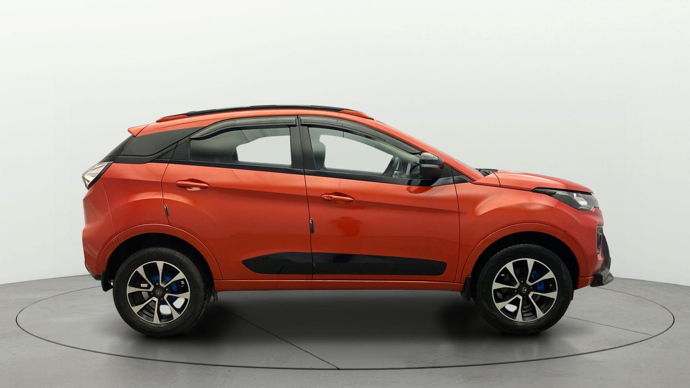 2020 Tata NEXON XZA PLUS SUNROOF PETROL, Petrol, Automatic, 44,718 km, Right Side View