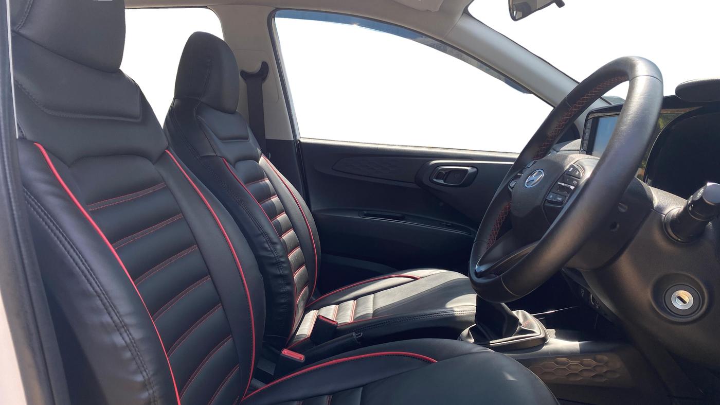 2023 Hyundai GRAND I10 NIOS SPORTZ 1.2 KAPPA VTVT DUAL TONE, Petrol, Manual, 24,438 km, Right Side Front Door Cabin