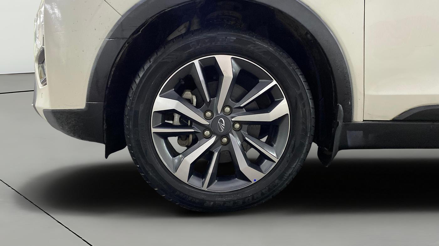 2021 Mahindra XUV300 W8 (O) 1.2 PETROL, Petrol, Manual, 44,993 km, Left Front Wheel