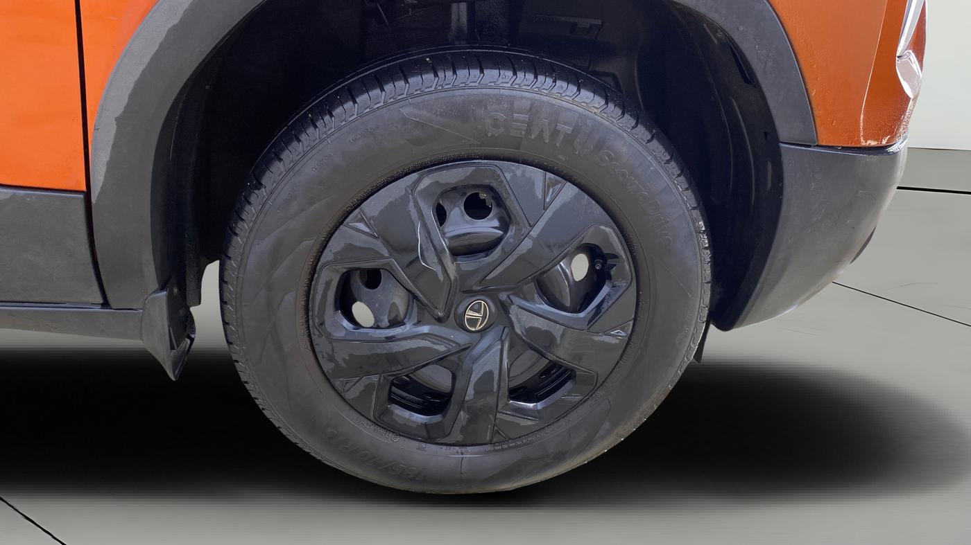 2022 Tata PUNCH ADVENTURE MT, Petrol, Manual, 45,108 km, Right Front Wheel