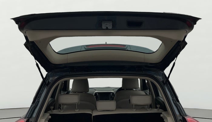 2021 Mahindra XUV300 W8 (O) 1.2 PETROL AMT, Petrol, Automatic, 89,653 km, Boot Door Open