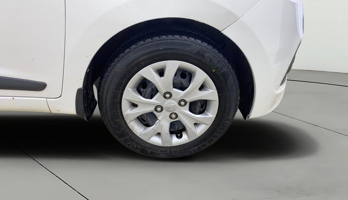 2016 Hyundai Grand i10 SPORTZ 1.2 KAPPA VTVT, CNG, Manual, 68,269 km, Right Front Wheel