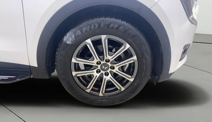 2022 Mahindra XUV700 AX 7 LUXURY P AT 7 STR, Petrol, Automatic, 38,547 km, Right Front Wheel