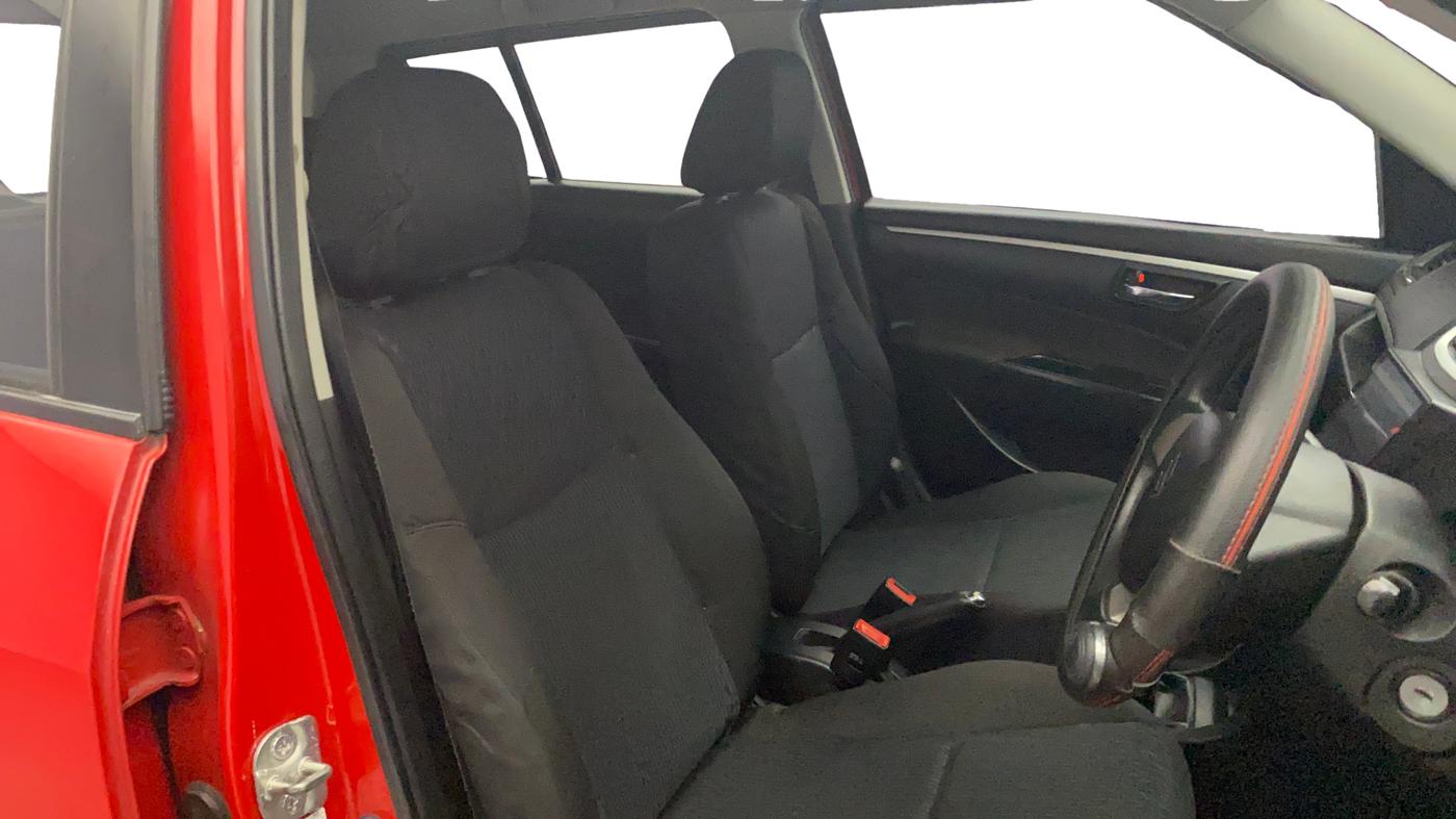 2016 Maruti Swift VXI, CNG, Manual, 94,818 km, Right Side Front Door Cabin