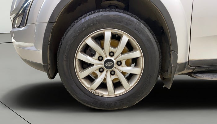 2020 Mahindra XUV500 W9 AT, Diesel, Automatic, 74,659 km, Left Front Wheel