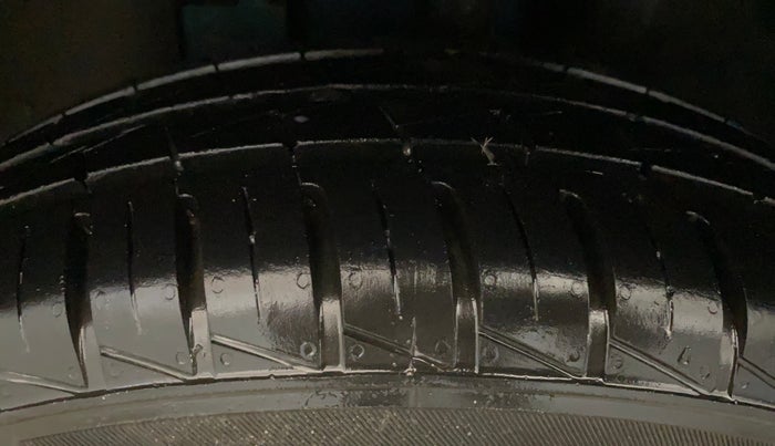 2022 Renault Kwid RXT 1.0 AMT, Petrol, Automatic, 11,416 km, Left Front Tyre Tread