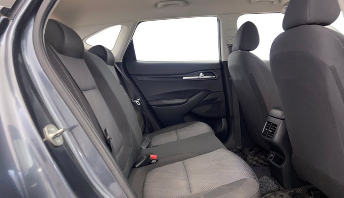 2023 KIA SELTOS  HTK 1.5 PETROL MT, Petrol, Manual, 14,966 km, Right Side Rear Door Cabin
