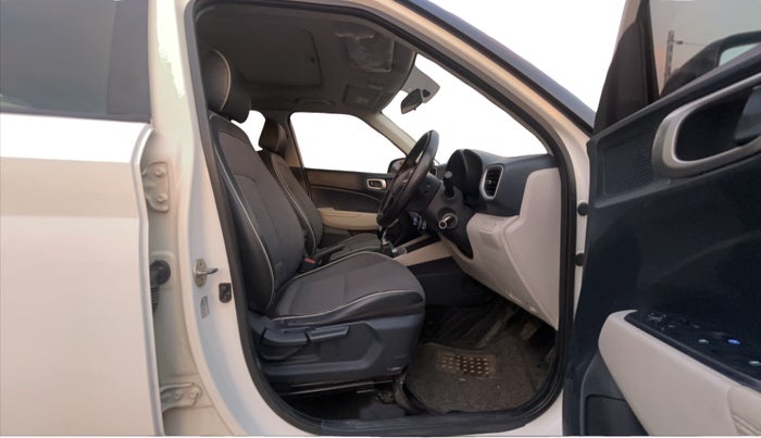 2019 Hyundai VENUE SX 1.4 CRDi DUAL TONE, Diesel, Manual, 1,07,785 km, Right Side Front Door Cabin