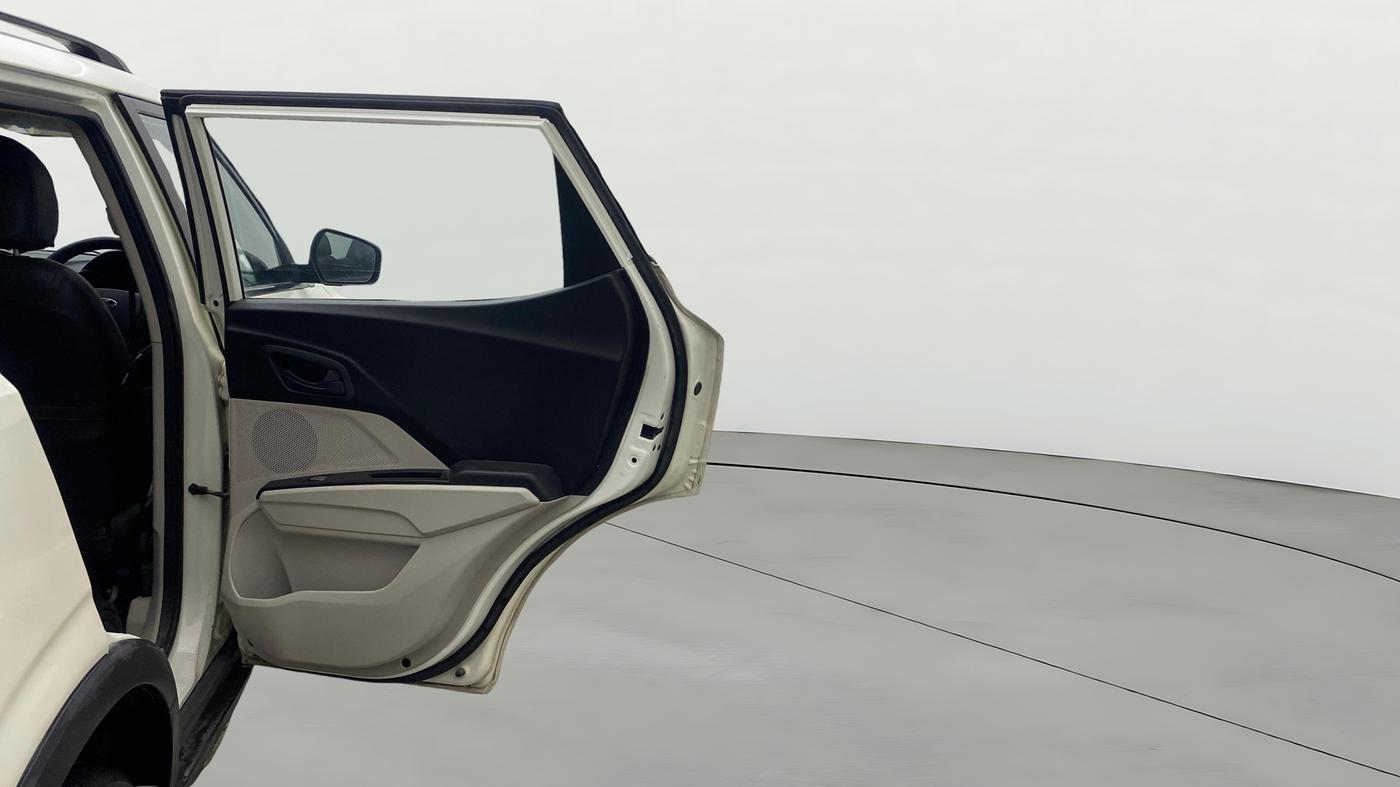 2022 Mahindra XUV300 W6 1.5 DIESEL AMT, Diesel, Automatic, 14,620 km, RHS Rear Door