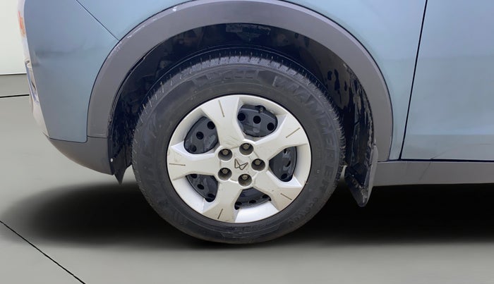 2023 Mahindra XUV300 W6 1.2 PETROL AMT, Petrol, Automatic, 27,860 km, Left Front Wheel