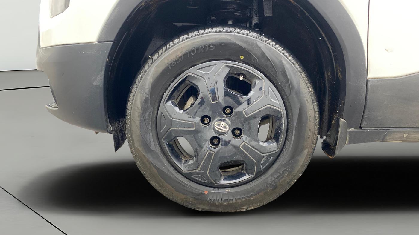 2021 Tata PUNCH ACCOMPLISHED AMT, Petrol, Automatic, 26,218 km, Left Front Wheel