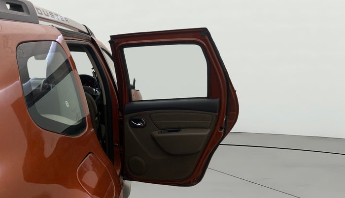 2017 Renault Duster 110 PS RXZ 4X2 AMT DIESEL, Diesel, Automatic, 1,37,469 km, RHS Rear Door