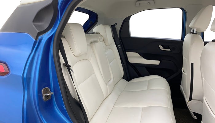 2022 Tata PUNCH CREATIVE AMT 1.2 RTN DUAL TONE, Petrol, Automatic, 37,122 km, Right Side Rear Door Cabin