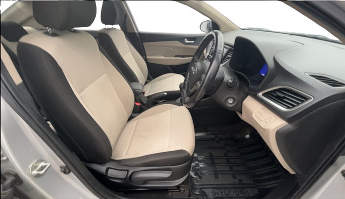 2018 Hyundai Verna 1.6 VTVT SX, Petrol, Manual, 25,790 km, Right Side Front Door Cabin