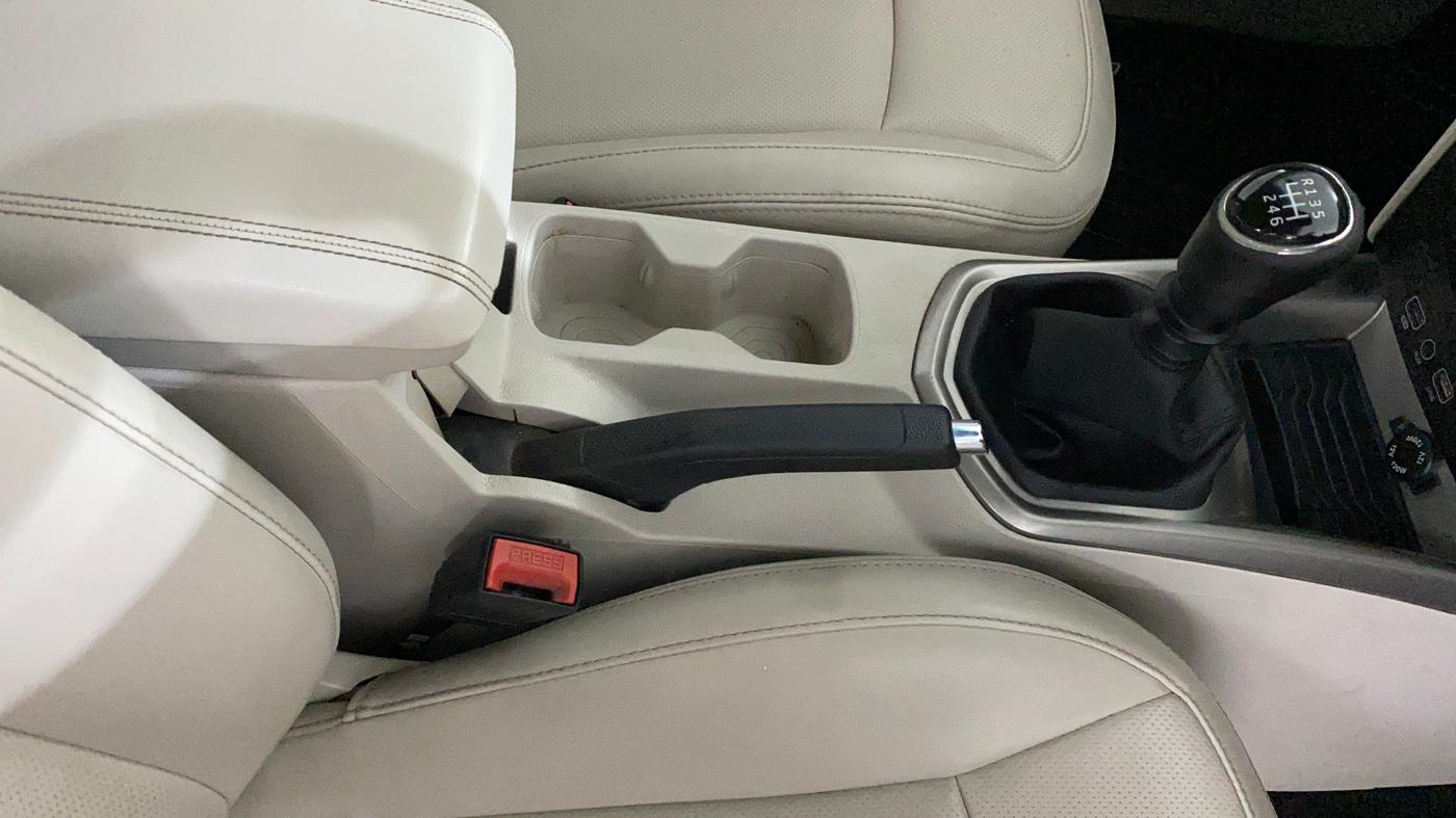 2019 Mahindra XUV300 W8 (O) 1.2 PETROL, Petrol, Manual, 61,868 km, Gear Lever