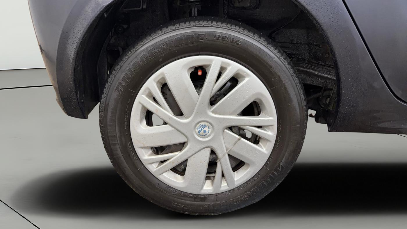 2022 Tata Tiago XZ PLUS CNG, CNG, Manual, 80,793 km, Right Rear Wheel