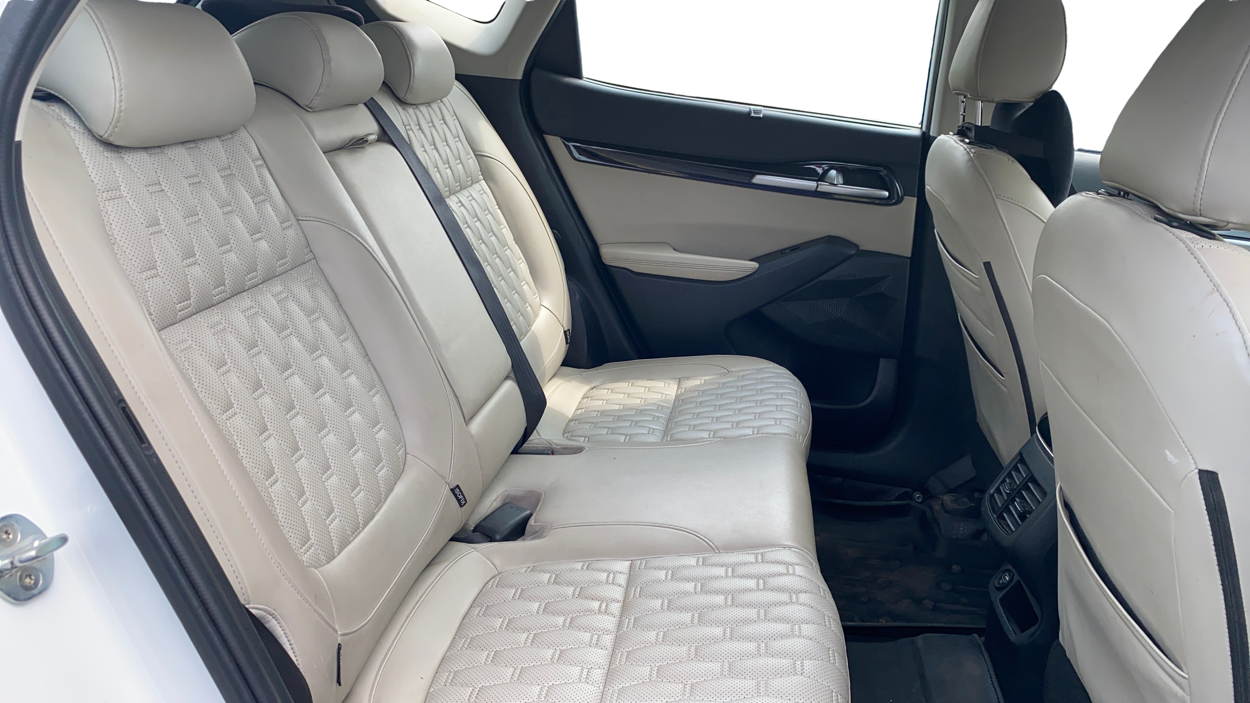 camera-Right-Side-Rear-Door-Cabin