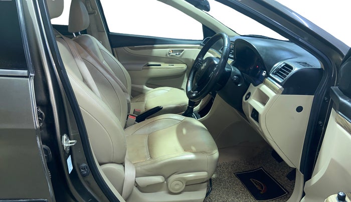 2018 Maruti Ciaz ALPHA  AT 1.5 SHVS PETROL, Petrol, Automatic, 91,756 km, Right Side Front Door Cabin
