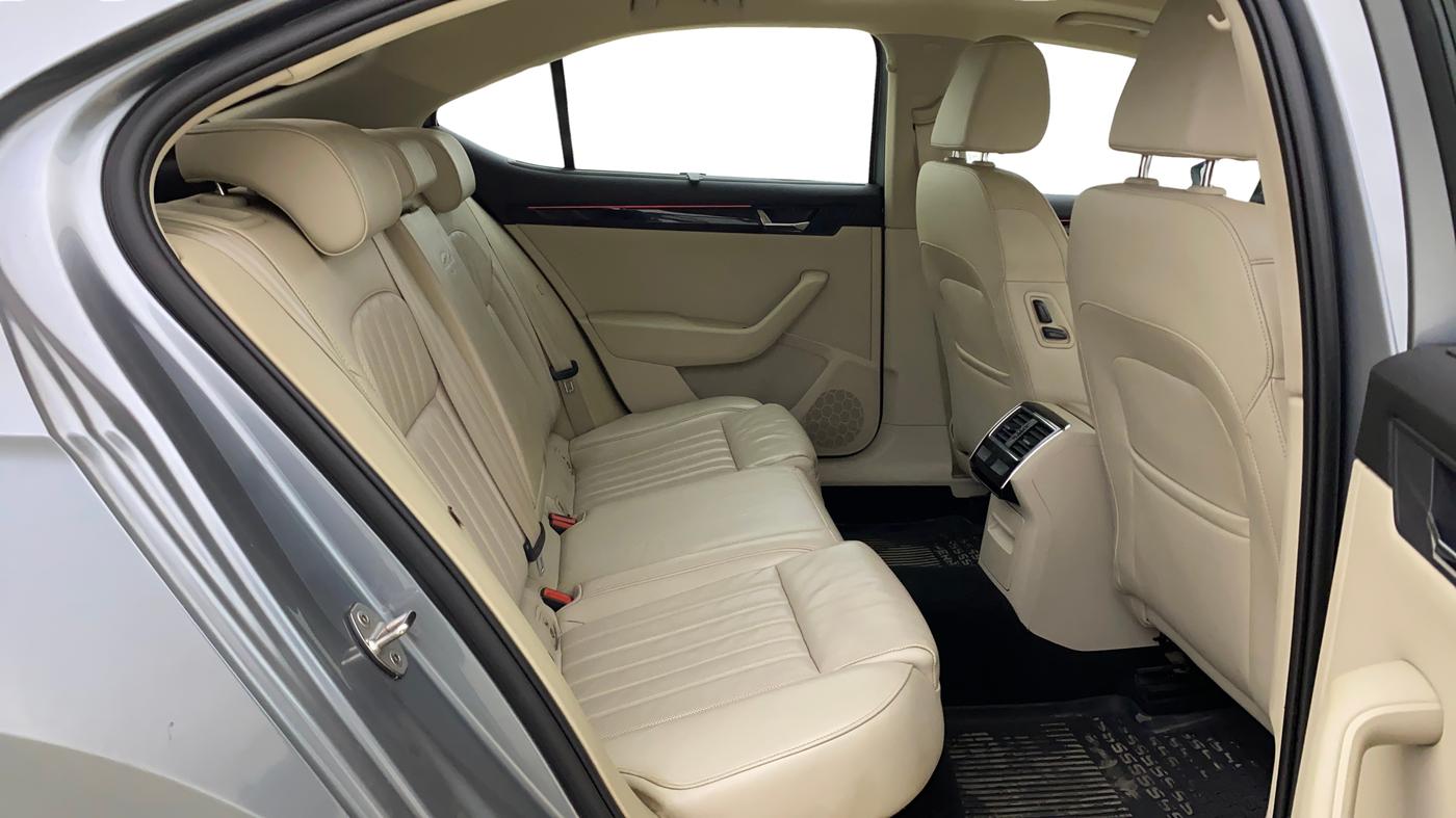 2016 Skoda Superb L&K 1.8 TSI AT, Petrol, Automatic, 51,905 km, Right Side Rear Door Cabin