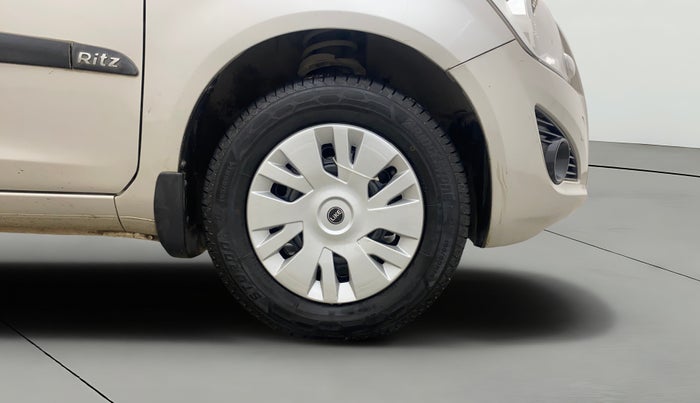 2013 Maruti Ritz LXI, Petrol, Manual, 66,076 km, Right Front Wheel