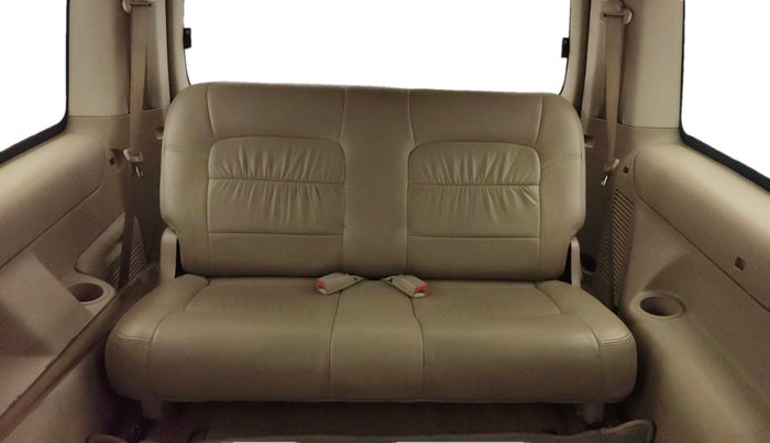 2013 Ford Endeavour 2.5L 4X2 MT, Diesel, Manual, 74,042 km, Third Seat Row ( optional )