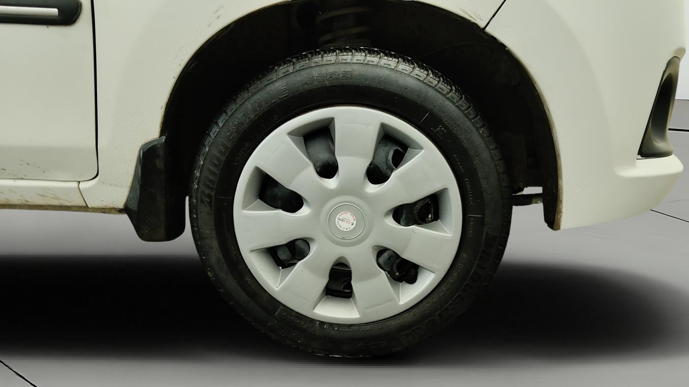 2019 Maruti Alto K10 VXI, CNG, Manual, 38,215 km, Right Front Wheel