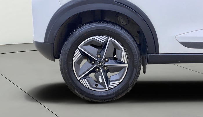 2024 Tata NEXON CREATIVE+ SUNROOF AMT 1.2 PETROL, CNG, Automatic, 36,991 km, Right Rear Wheel