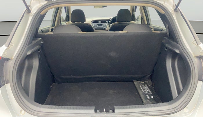 2020 Hyundai Elite i20 MAGNA PLUS 1.2, Petrol, Manual, 31,757 km, Boot Open Zoomed View