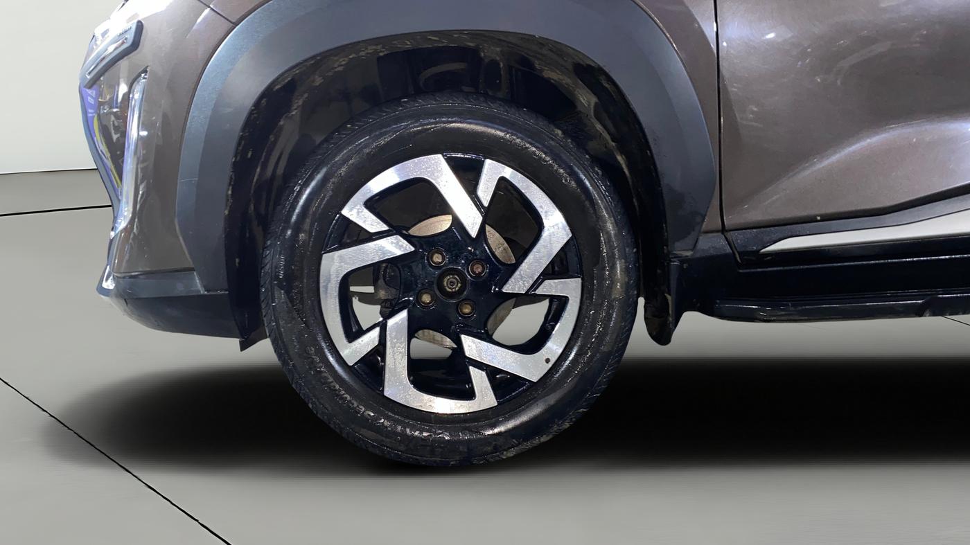 2022 Nissan MAGNITE XV MT, Petrol, Manual, 13,121 km, Left Front Wheel