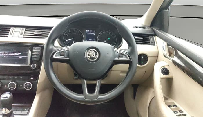 2016 Skoda Octavia STYLE PLUS AT 1.8 TSI, Petrol, Automatic, 1,23,182 km, Steering Wheel Close Up