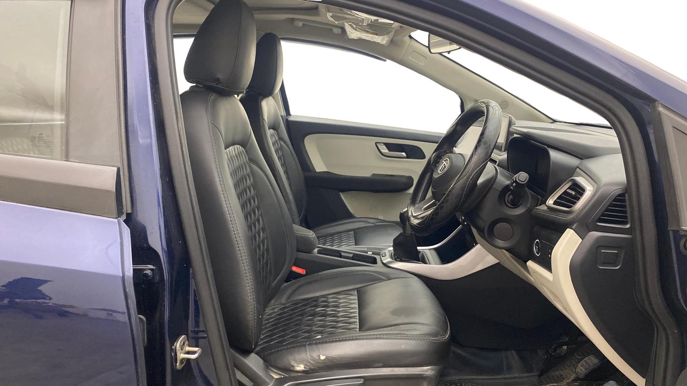 2023 Tata ALTROZ XZ + SUNROOF, Petrol, Manual, 31,000 km, Right Side Front Door Cabin