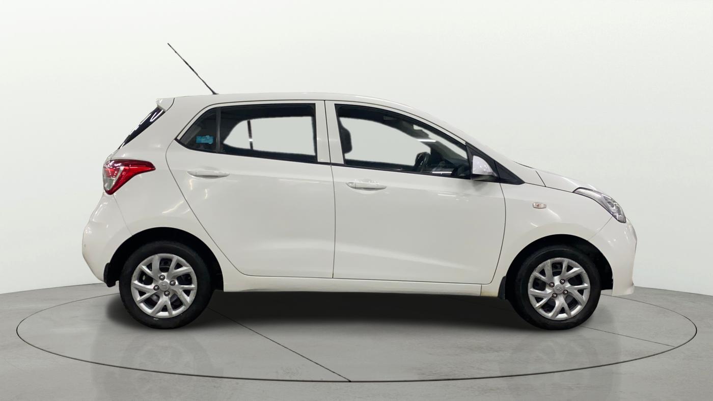 2017 Hyundai Grand i10 SPORTZ 1.2 KAPPA VTVT, Petrol, Manual, 17,970 km, Right Side View