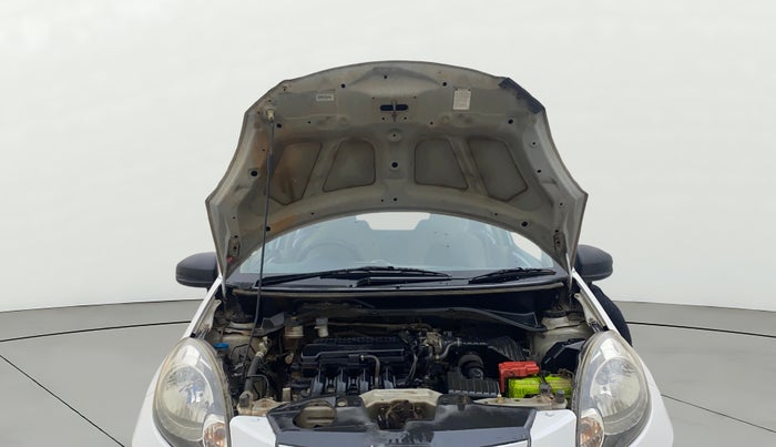 2013 Honda Brio V MT, Petrol, Manual, 1,08,314 km, Open Bonet