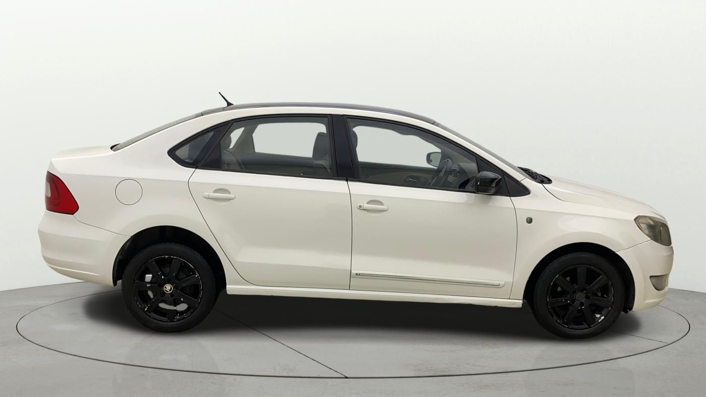 2013 Skoda Rapid AMBITION 1.6 MPI MT PLUS, Petrol, Manual, 83,954 km, Right Side View