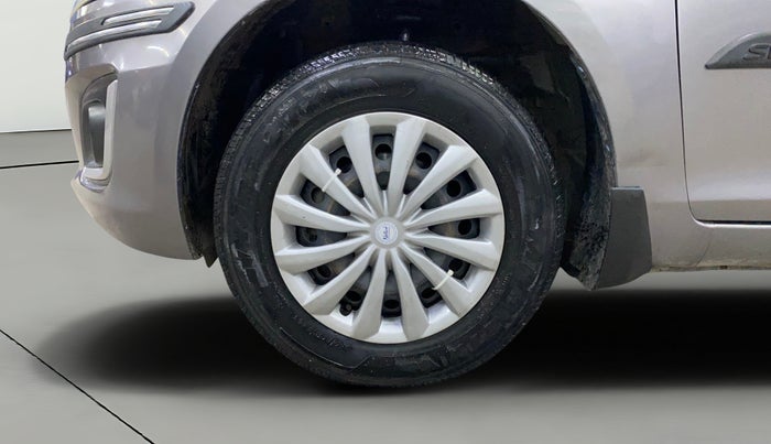 2017 Maruti Swift VXI O, CNG, Manual, 1,20,150 km, Left Front Wheel