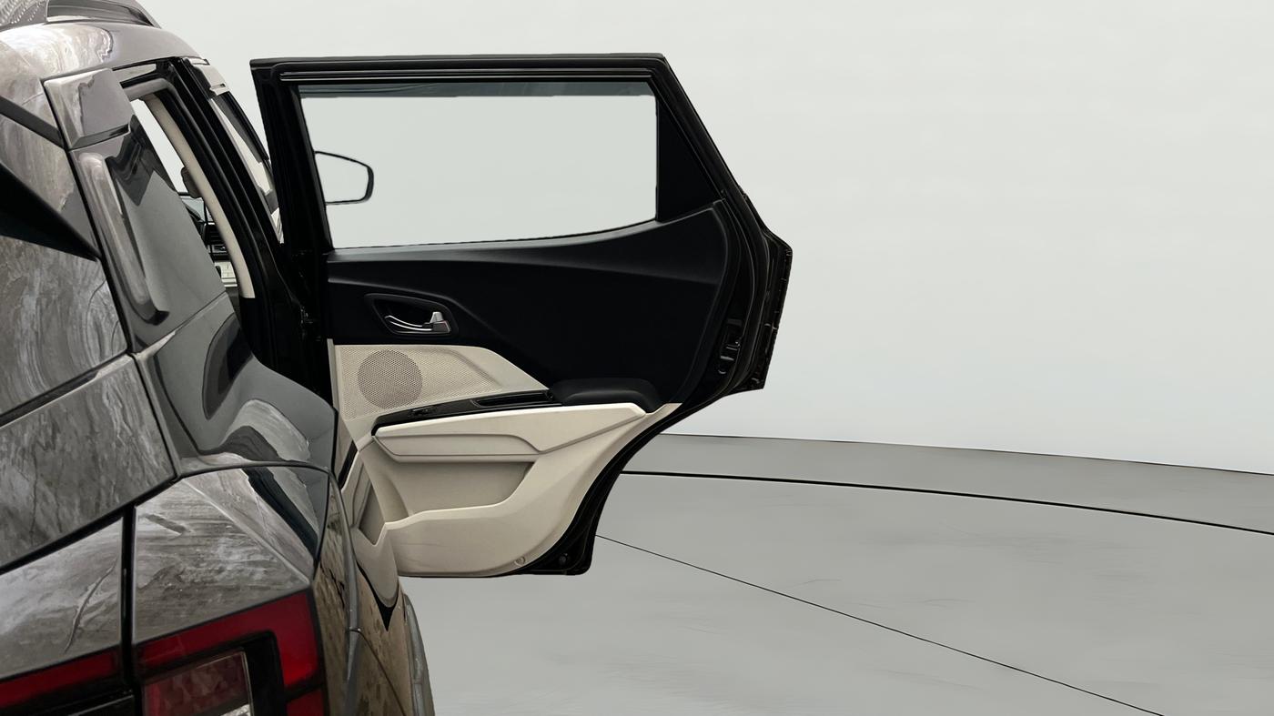 2025 Mahindra XUV 3XO AX5 1.2 L TCMPFI AT, Petrol, Automatic, 19,479 km, RHS Rear Door