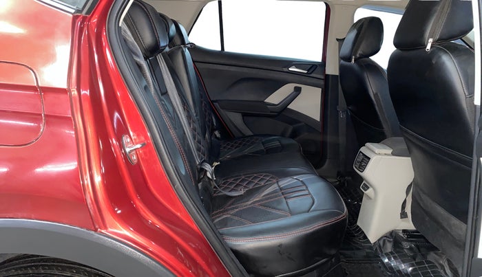 2024 Volkswagen TAIGUN HIGHLINE 1.0 TSI MT, Petrol, Manual, 30,678 km, Right Side Rear Door Cabin