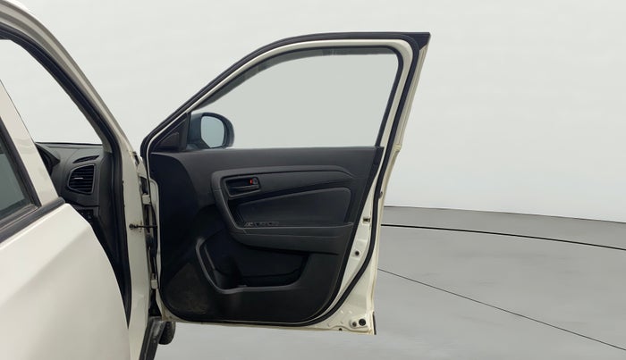 2022 Maruti Vitara Brezza LXI, Petrol, Manual, 70,799 km, RHS Front Door