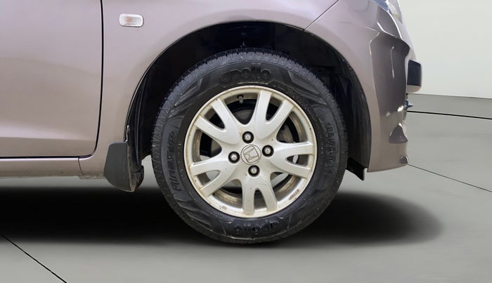2013 Honda Brio VX MT, Petrol, Manual, 1,06,631 km, Right Front Wheel