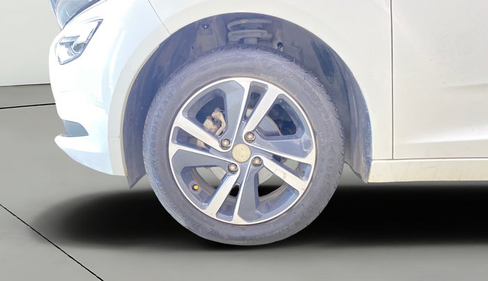 2023 Tata ALTROZ XZ CNG, CNG, Manual, 37,900 km, Left Front Wheel