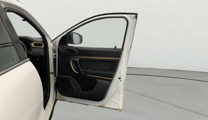 2022 Renault Kiger RXT MT, CNG, Manual, 53,678 km, RHS Front Door