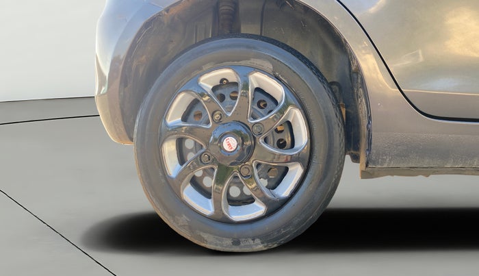 2016 Maruti Swift LXI (O), Petrol, Manual, 59,711 km, Right Rear Wheel