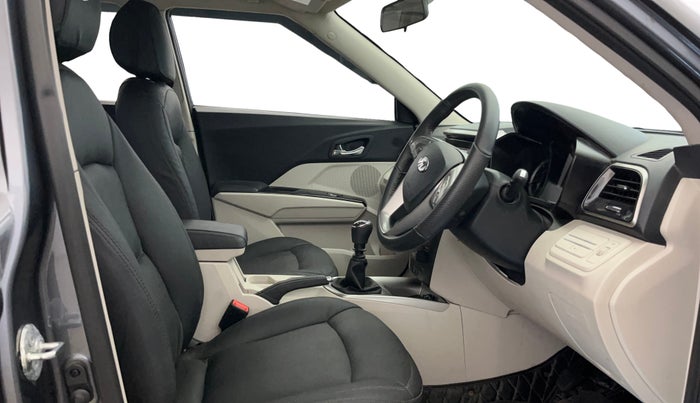 2022 Mahindra XUV300 W8 1.5 DIESEL, Diesel, Manual, 25,448 km, Right Side Front Door Cabin