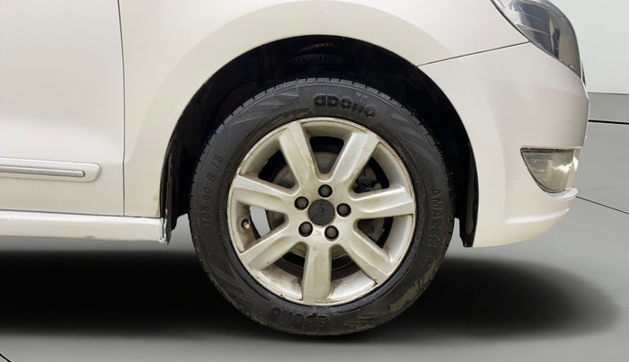 2014 Skoda Rapid AMBITION 1.6 MPI MT PLUS, Petrol, Manual, 45,837 km, Right Front Wheel