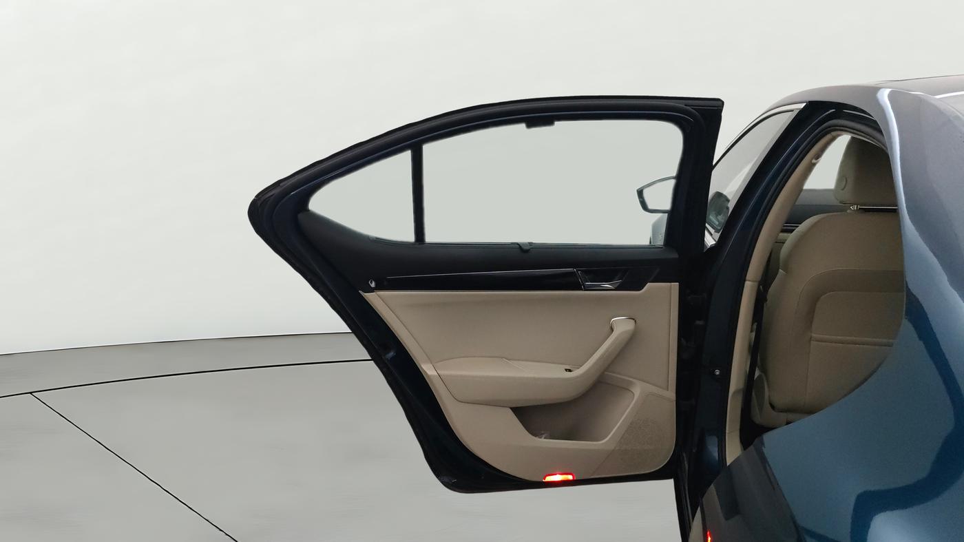 2022 Skoda Superb L&K 2.0 TSI AT, Petrol, Automatic, 61,943 km, LHS Rear Door