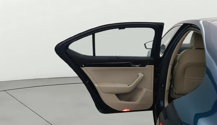 2022 Skoda Superb L&K 2.0 TSI AT, Petrol, Automatic, 61,943 km, LHS Rear Door