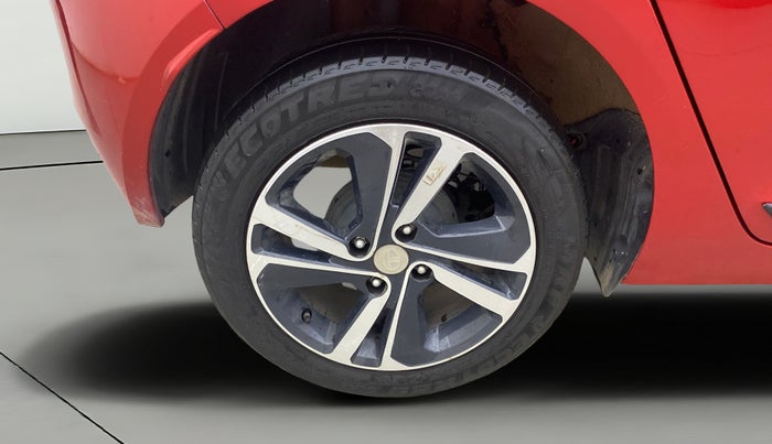 2023 Tata ALTROZ XZ PETROL, Petrol, Manual, 38,898 km, Right Rear Wheel