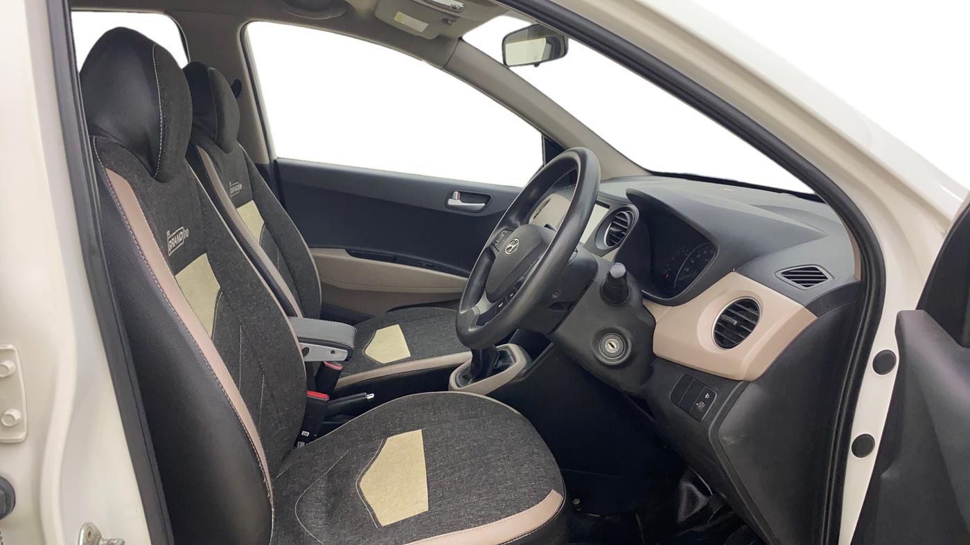 2017 Hyundai Grand i10 SPORTZ (O) 1.2 U2 CRDI, Diesel, Manual, 1,31,537 km, Right Side Front Door Cabin